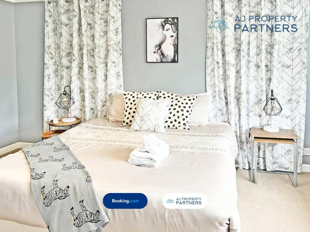 Premium Deal L Hill View Home L Last-Minute Offer L Cheltenham L Aj Properties L Perfect For Short Or Long Stays L 4Beds 4Bedrooms Eksteriør billede