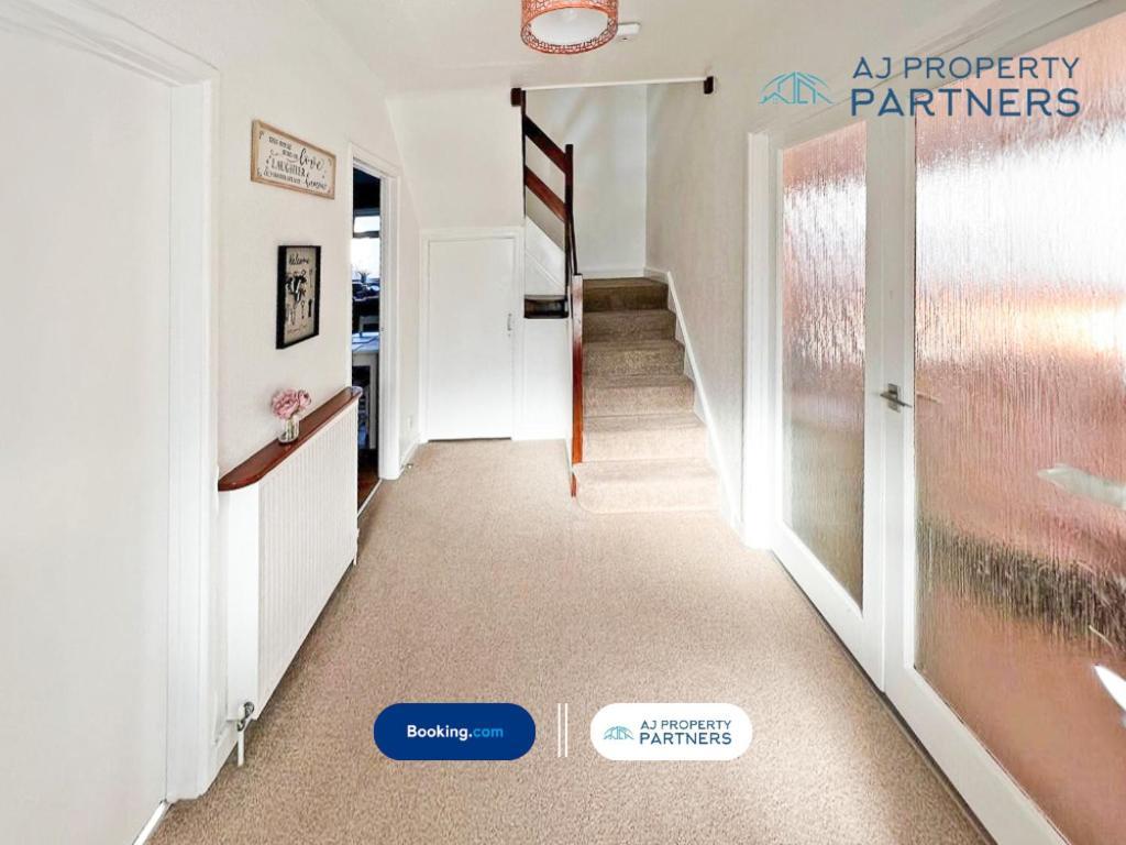 Premium Deal L Hill View Home L Last-Minute Offer L Cheltenham L Aj Properties L Perfect For Short Or Long Stays L 4Beds 4Bedrooms Eksteriør billede