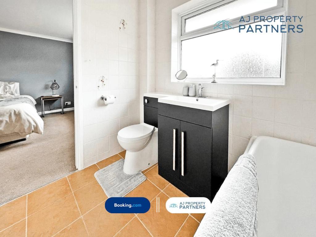 Premium Deal L Hill View Home L Last-Minute Offer L Cheltenham L Aj Properties L Perfect For Short Or Long Stays L 4Beds 4Bedrooms Eksteriør billede