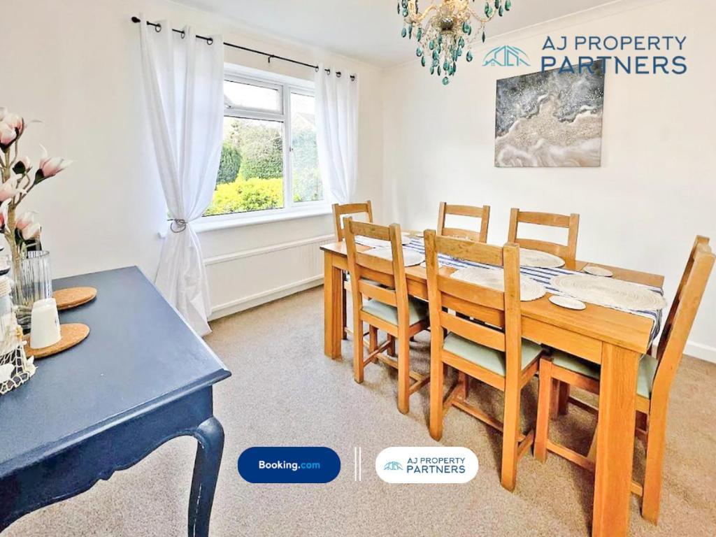 Premium Deal L Hill View Home L Last-Minute Offer L Cheltenham L Aj Properties L Perfect For Short Or Long Stays L 4Beds 4Bedrooms Eksteriør billede
