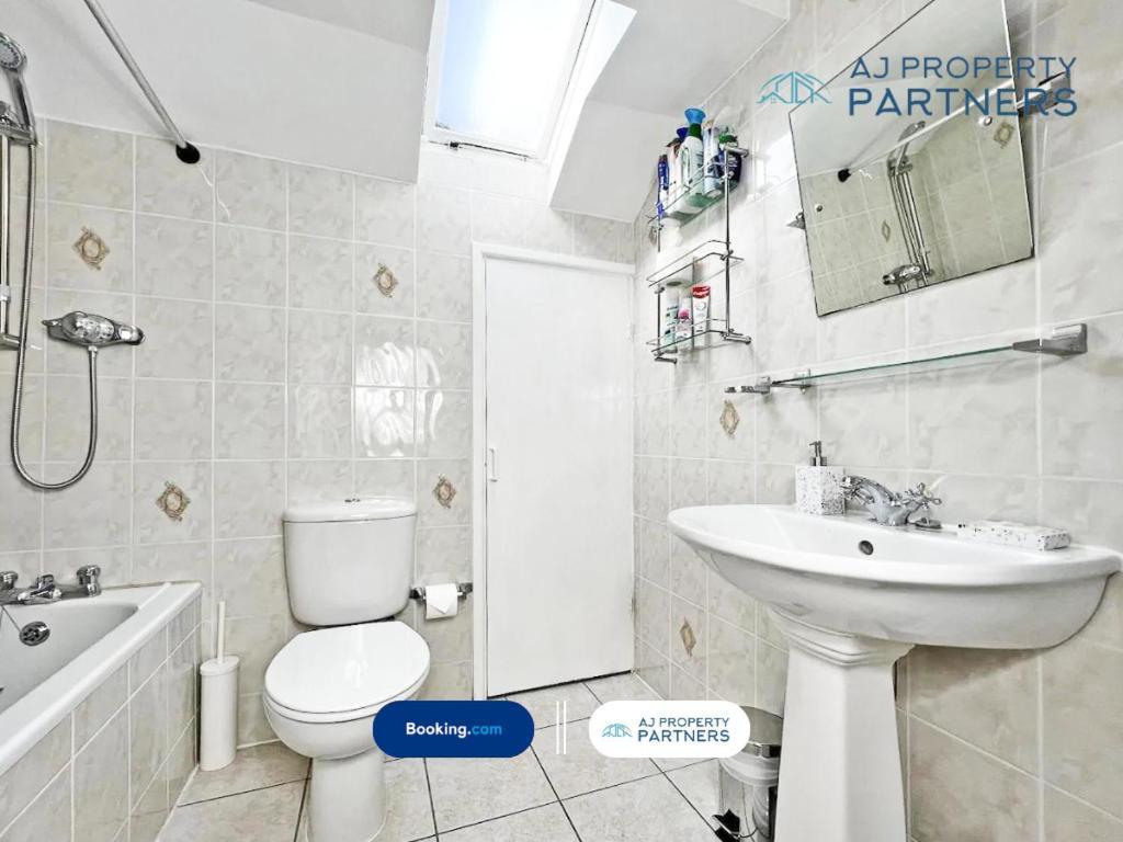 Premium Deal L Hill View Home L Last-Minute Offer L Cheltenham L Aj Properties L Perfect For Short Or Long Stays L 4Beds 4Bedrooms Eksteriør billede