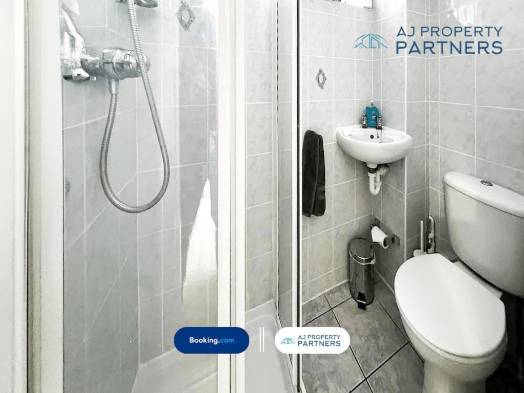 Premium Deal L Hill View Home L Last-Minute Offer L Cheltenham L Aj Properties L Perfect For Short Or Long Stays L 4Beds 4Bedrooms Eksteriør billede