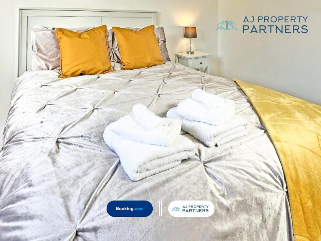 Premium Deal L Hill View Home L Last-Minute Offer L Cheltenham L Aj Properties L Perfect For Short Or Long Stays L 4Beds 4Bedrooms Eksteriør billede